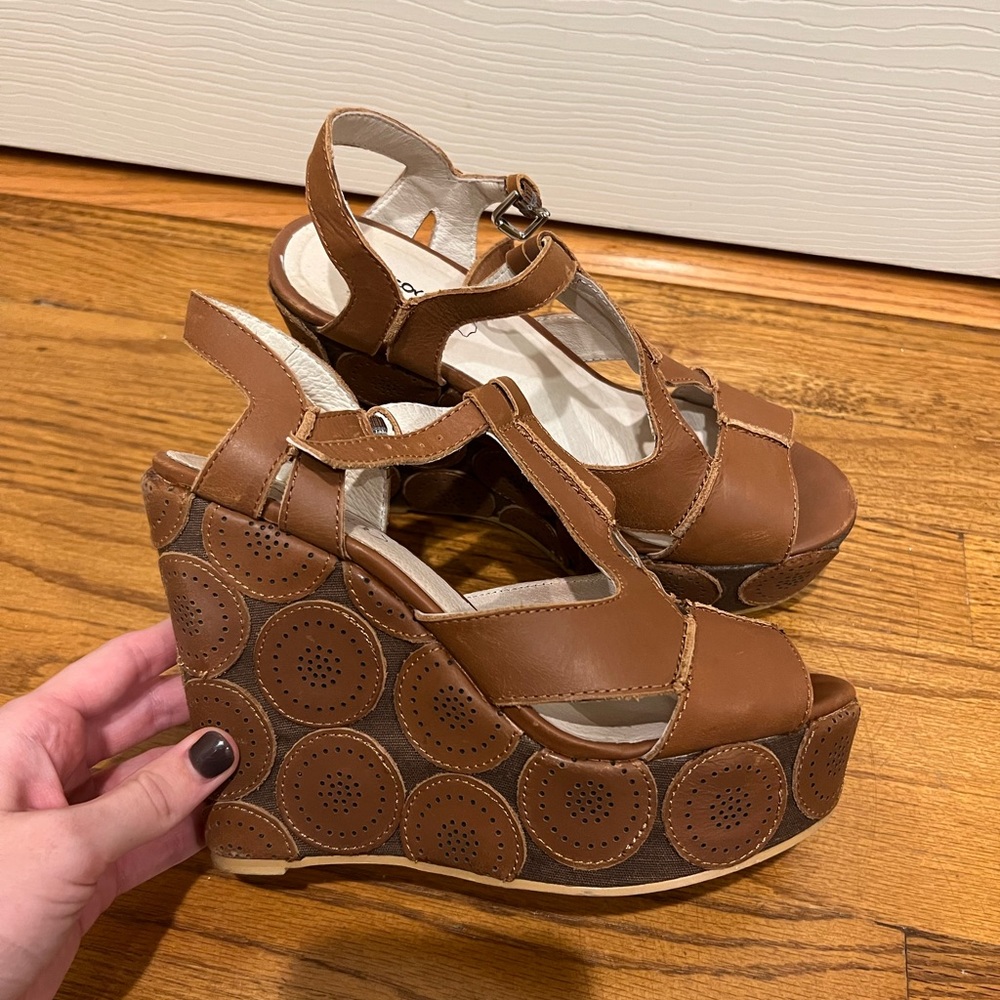 Encore brown wedges